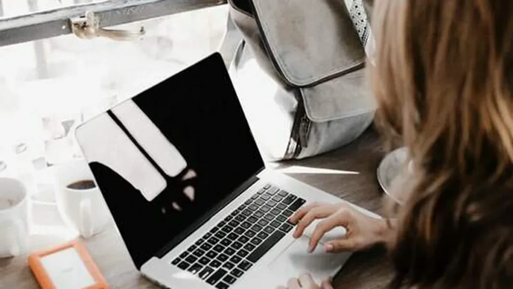 Imagem trabalho estudo do artigo Desvendando o segredo do sucesso profissional: 5 dicas infalíveis para conquistar o emprego dos seus sonhos