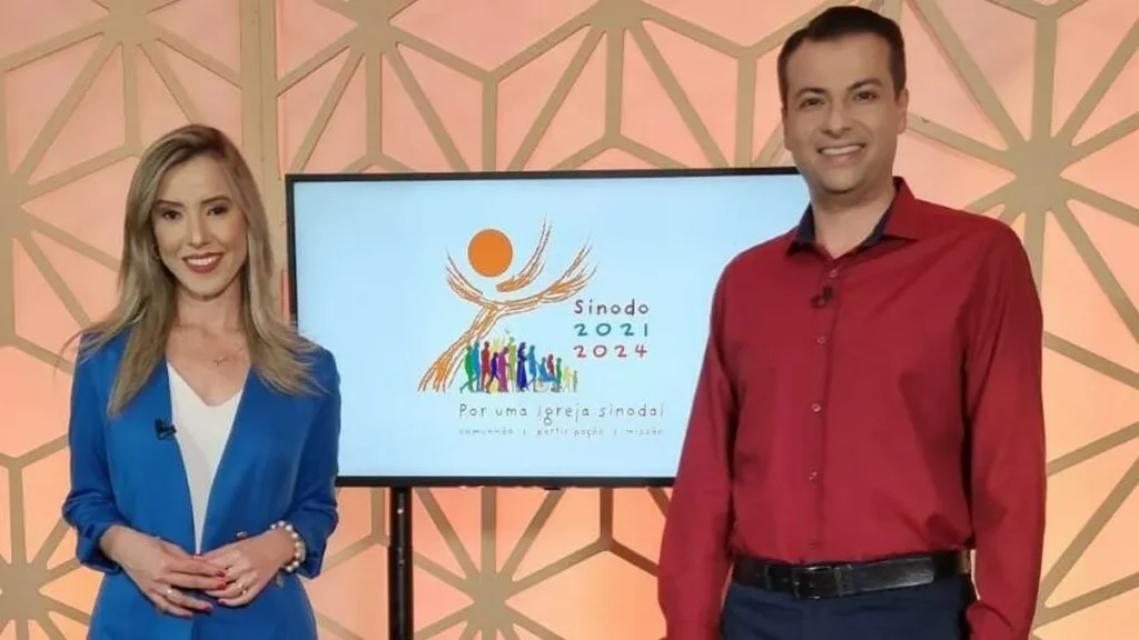 Imagem Irmao alan e camila Morais rumo ao sinodo 2023 do artigo TV Aparecida participa da cobertura do Sínodo com o Papa, em Roma