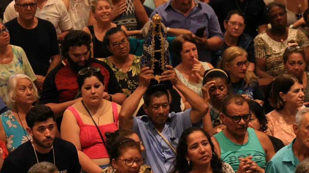 Imagem Consagracao Solene do artigo Devotos consagram-se à Mãe Aparecida neste dia 12