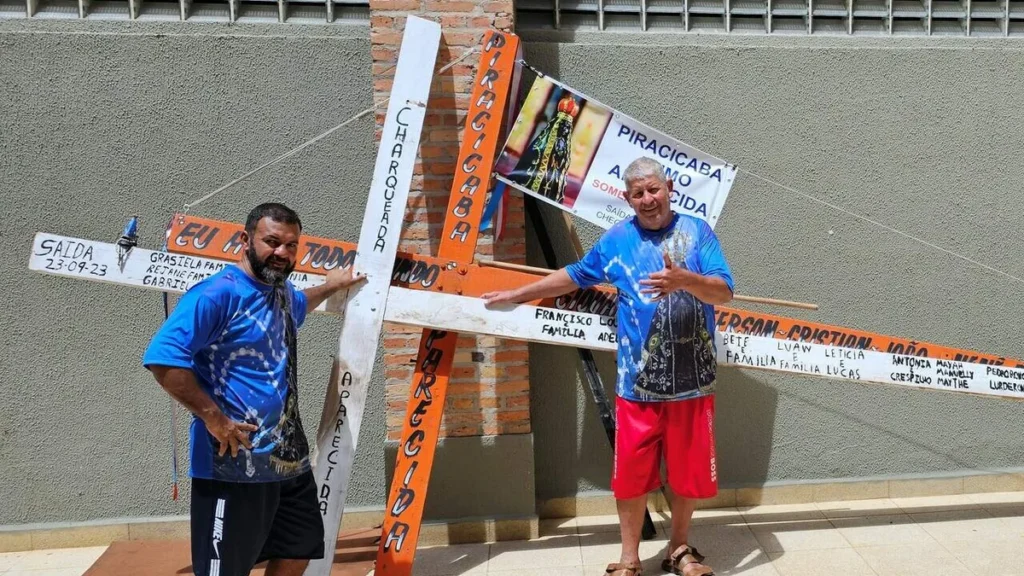 Imagem Cruzes de Piracicaba 2 do artigo Devotos carregam cruzes de madeira por 333 km até a Casa da Mãe