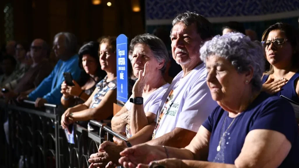Imagem Devotos de Nossa Senhora na Novena 2023 do artigo No Santuário Nacional, devotos dão testemunho de sua fé
