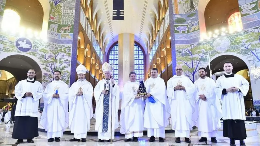 Imagem Missa Solene Reitor Pe Marlos e Dom Orlando do artigo Encerrando Outubro com Gratidão e Esperança no Coração!
