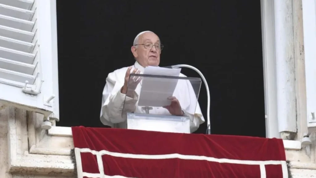 Imagem Papa no Angelus do artigo Papa: “Não pertencemos a nenhuma realidade terrena, a nenhum César”