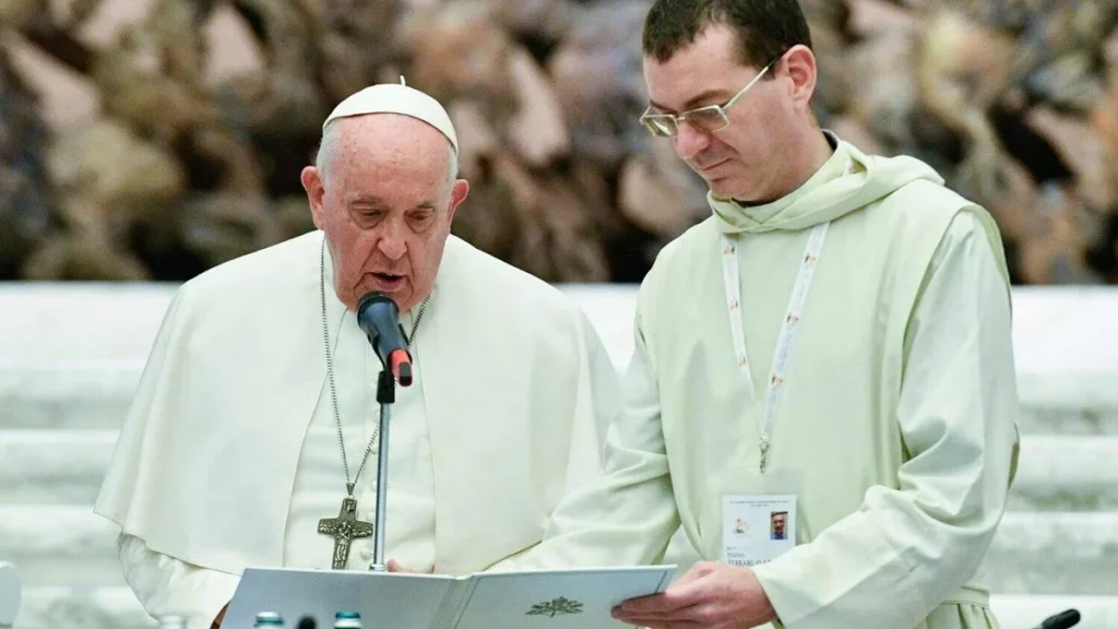 Imagem Papa no Sinodo 25 10 2023 do artigo Francisco alerta atual clero ao fim do Sínodo