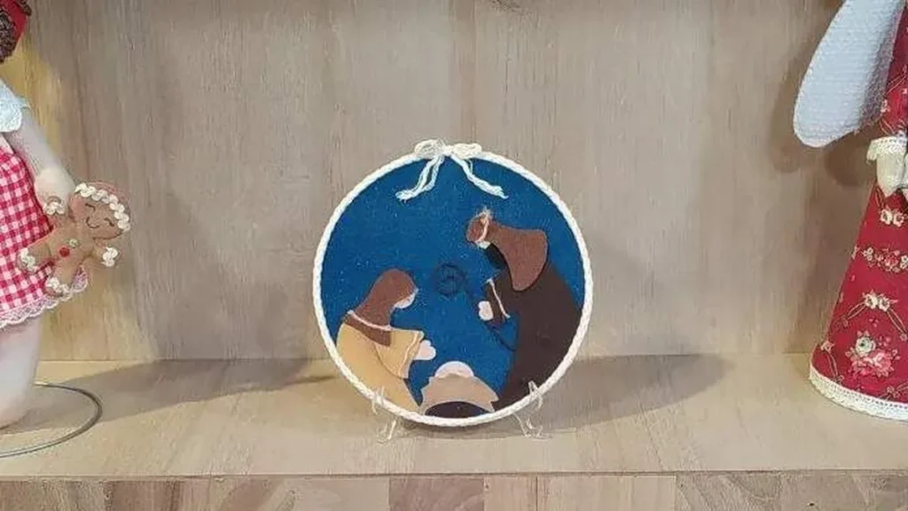 Imagem feltro do artigo Quadro decorativo da Sagrada Família em feltro - Faça Você Mesmo