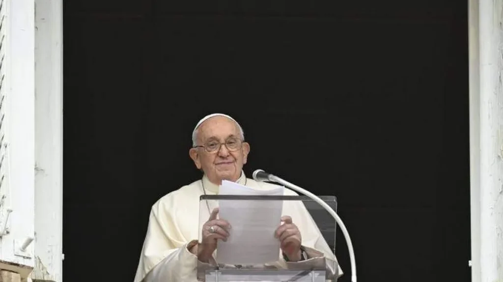 Imagem papa na audiencia geral de quarta do artigo Papa afirma que “santos não são heróis inalcançáveis”