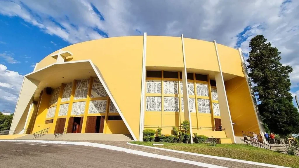 Imagem Basilica de Nossa Senhora Medianeira em Santa Maria RS do artigo TV Aparecida transmite 80ª Romaria Estadual da Medianeira, em Santa Maria (RS)
