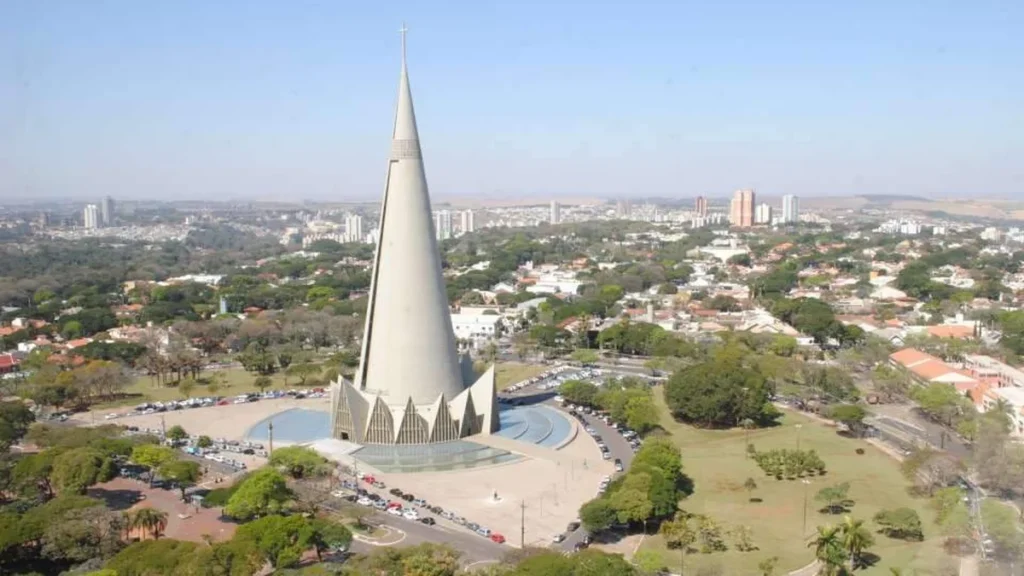 Imagem Catedral de Maringa do artigo Rádio Colmeia evangeliza área metropolitana com eficácia e competência