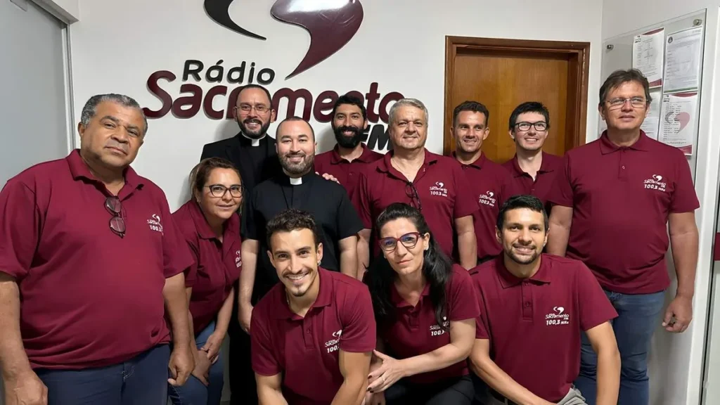 Imagem Equipe Radio Sacramento 2023 do artigo Emissora da Rede Aparecida de Rádio celebra aniversário com aumento de potência