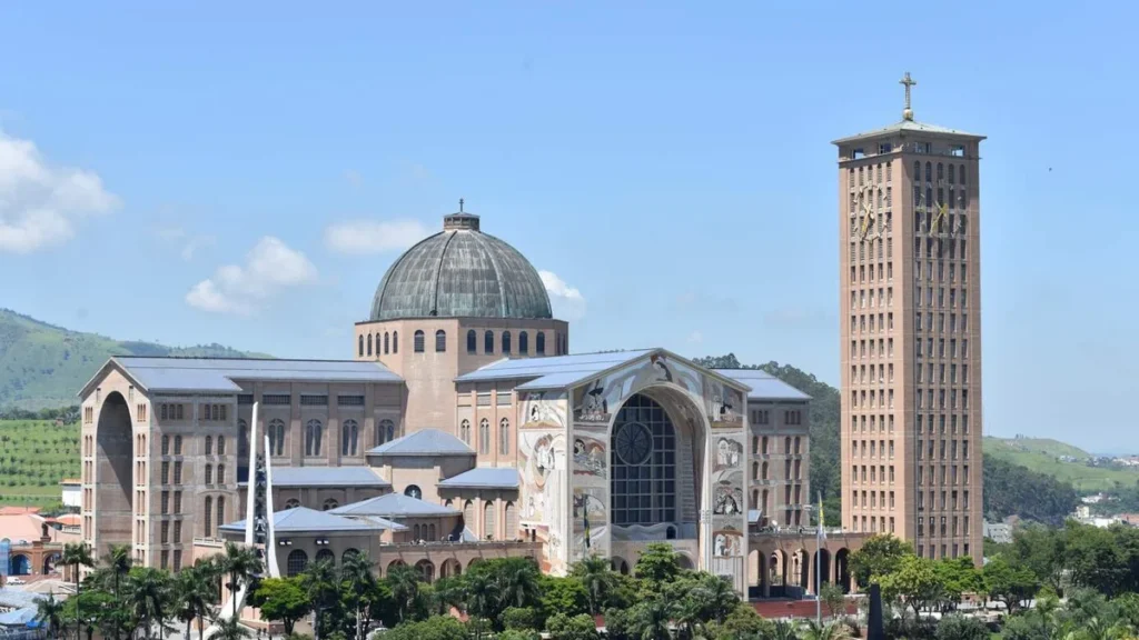Imagem Fachada Norte Basilica do artigo Celebrando um caminho de evangelização feito por muitas mãos, trilhado por muitos pés