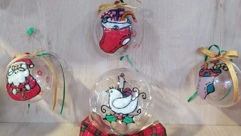 Imagem bolinha natal do artigo Bolinhas de Natal com Adesivo Colorido - Faça Você Mesmo