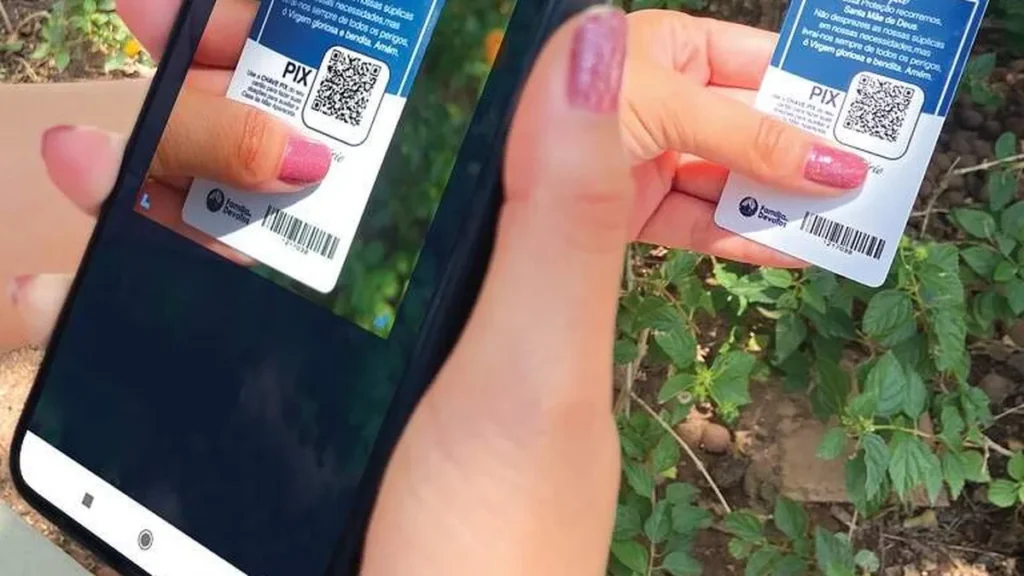 Aponte a câmera do seu celular para o Qr Code do cartão do devoto e faça sua doação!