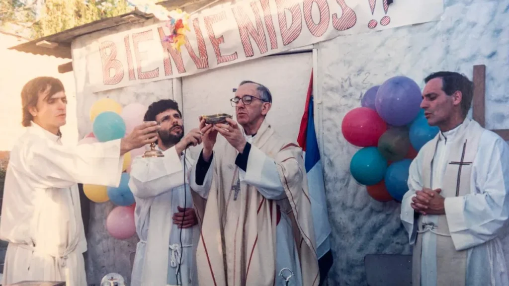 Imagem Papa Francisco na periferia de Buenos Aires do artigo 5 curiosidades sobre a vida do Papa Francisco