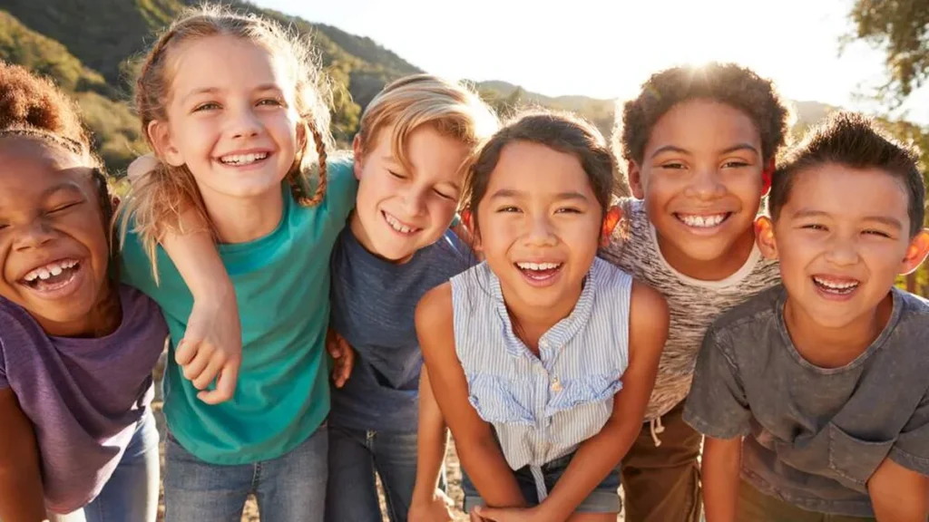 Imagem criancas sorrindo do artigo Organização dá voz a crianças em músicas que são um apelo de paz