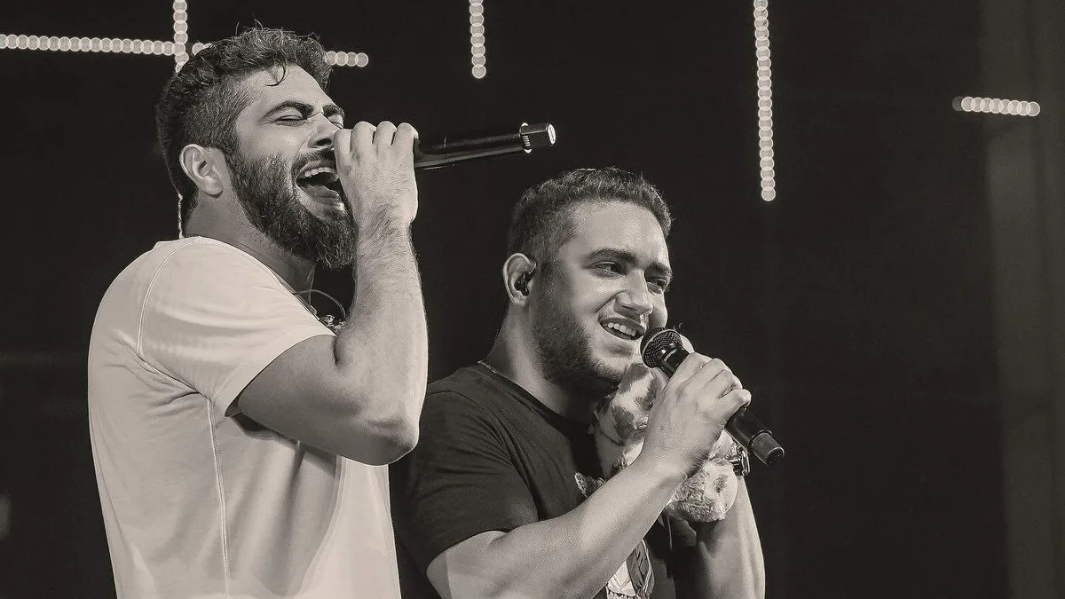 Facebook Oficial Henrique e Juliano