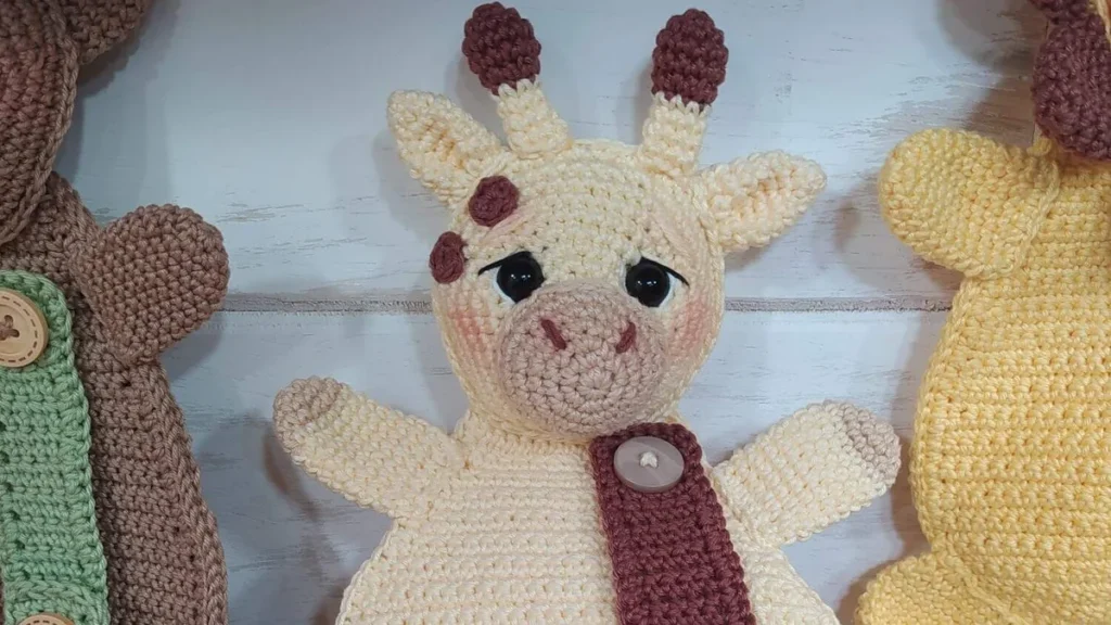 Imagem girafa do artigo Girafa Naninha 3 em 1 em Amigurumi - Faça Você Mesmo