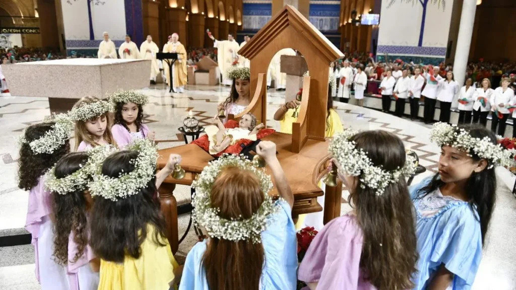 Imagem missa do galo santuario nacional 2023 do artigo “Vamos nos deixar encantar por Jesus”, pede Dom Orlando neste Natal