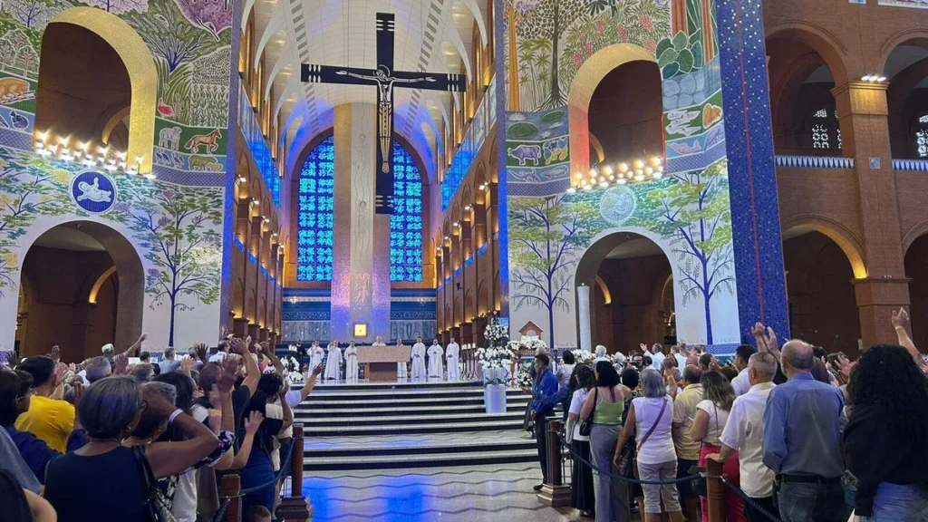 Imagem Celebracao da Solenidade de Santa Maria Mae de Deus no Altar Central do artigo Dom Orlando: “Como é bom começar o ano abraçados pela Mãe de Deus”