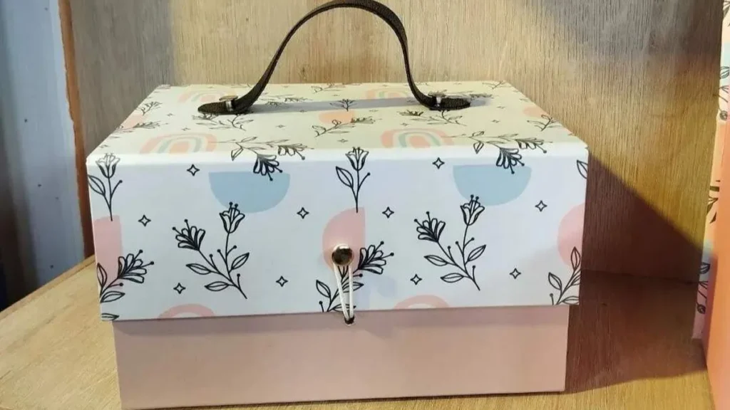 Imagem Maleta para manicure em cartonagem do artigo Maleta para manicure em cartonagem - Faça Você Mesmo