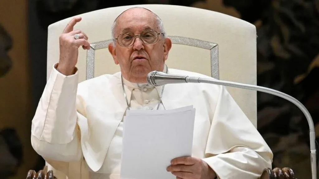 Imagem papa francisco audiencia geral 2024 do artigo “Não nos esqueçamos dos povos que estão em guerra”, pede Papa Francisco