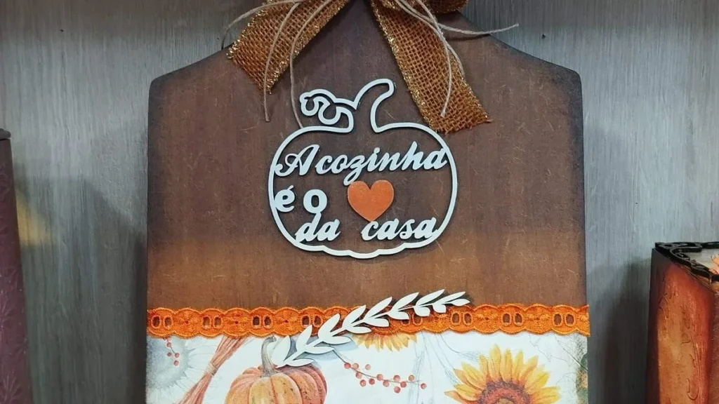 Imagem tabua do artigo Tábua decorativa para área gourmet - Faça Você Mesmo