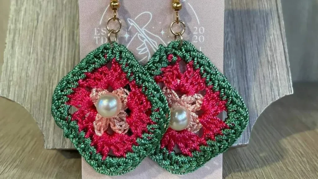 Imagem brinco croche do artigo Brinco Quadradinho da vovó (Fio cordonê) - Faça Você Mesmo