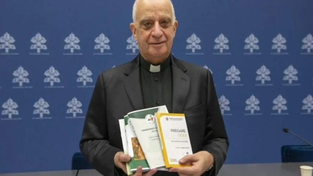 Imagem Dom Fisichella do artigo Livro produzido no Vaticano ajuda fiéis a orarem pelo Jubileu