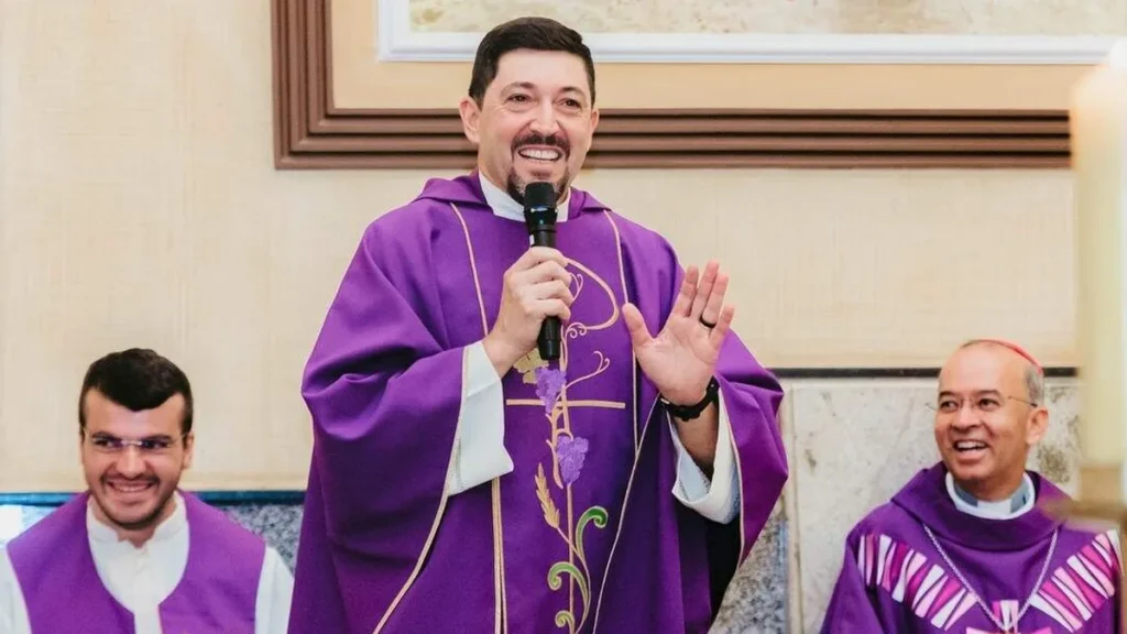 Imagem Padre Adenis 1 do artigo Papa Francisco nomeia novo bispo para Curitiba (PR)