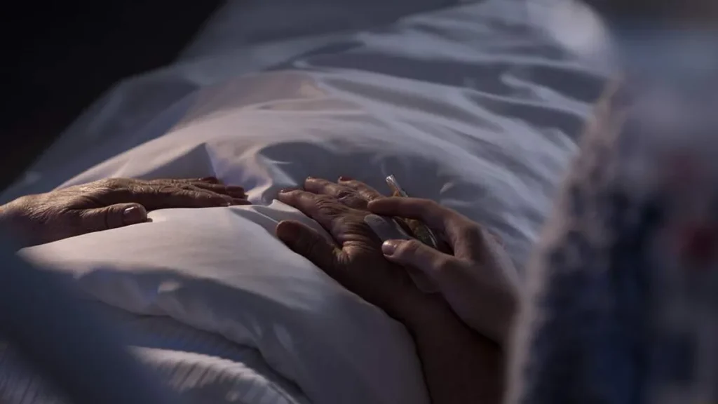 Imagem enfermo deitado do artigo Intenção de oração do Papa para fevereiro pede cuidado aos doentes terminais