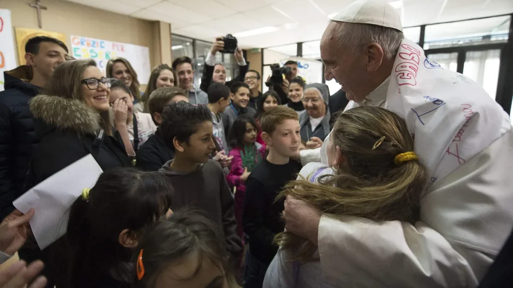 Imagem papa francisco com criancas do artigo Jornada Mundial das Crianças: Encontro está oficialmente marcado para maio