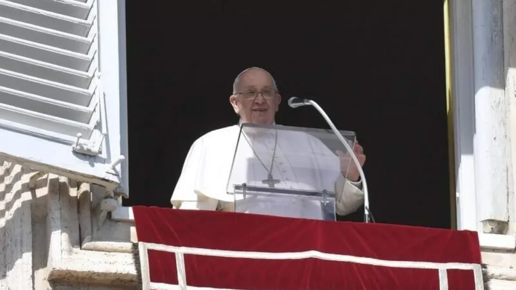 Imagem papa francisco angelus 2024 do artigo Papa pede olhares atentos para sermos "exploradores de luz"