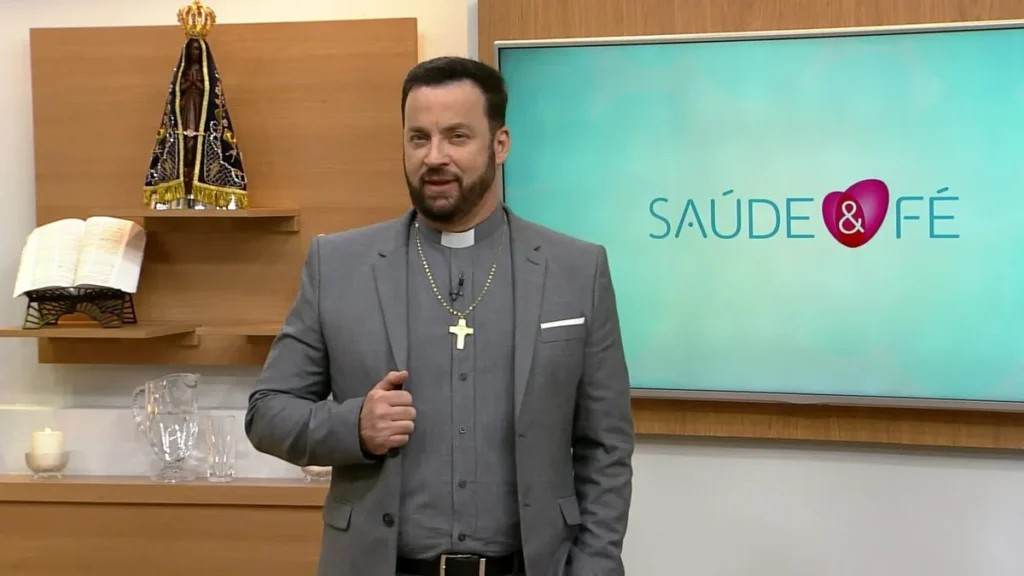 Imagem Frei Rinaldo Stecanela do artigo "Saúde e Fé" fala sobre o fígado e apresenta quadro com testemunhos de cura
