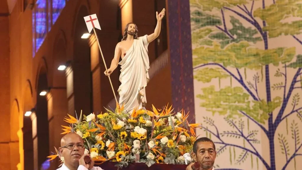Imagem Andor com Jesus Ressuscitado do artigo Por que a Páscoa é a principal festa cristã?