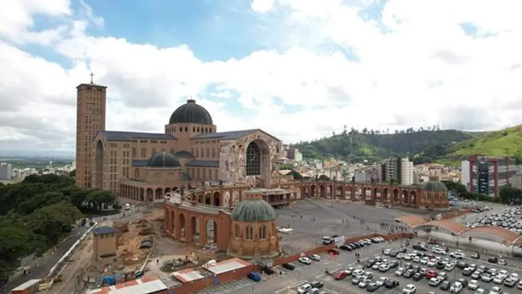 Imagem Fachada Sul e Colunata do artigo Contagem regressiva para entrega do presente da Mãe Aparecida