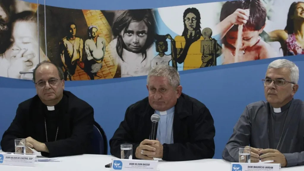 Imagem Bispos de coletiva de imprensa do artigo Bispos tratam sobre evangelização dos jovens, inteligência artificial e missão