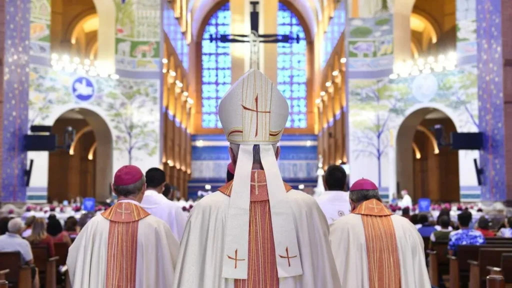 Imagem Bispos durante Missa em Aparecida do artigo A evolução do clero ao longo dos tempos