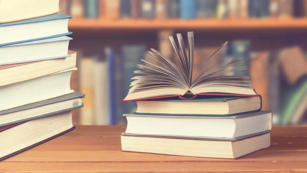Imagem livros na biblioteca do artigo Cinco livros clássicos da espiritualidade que todo católico precisa ler