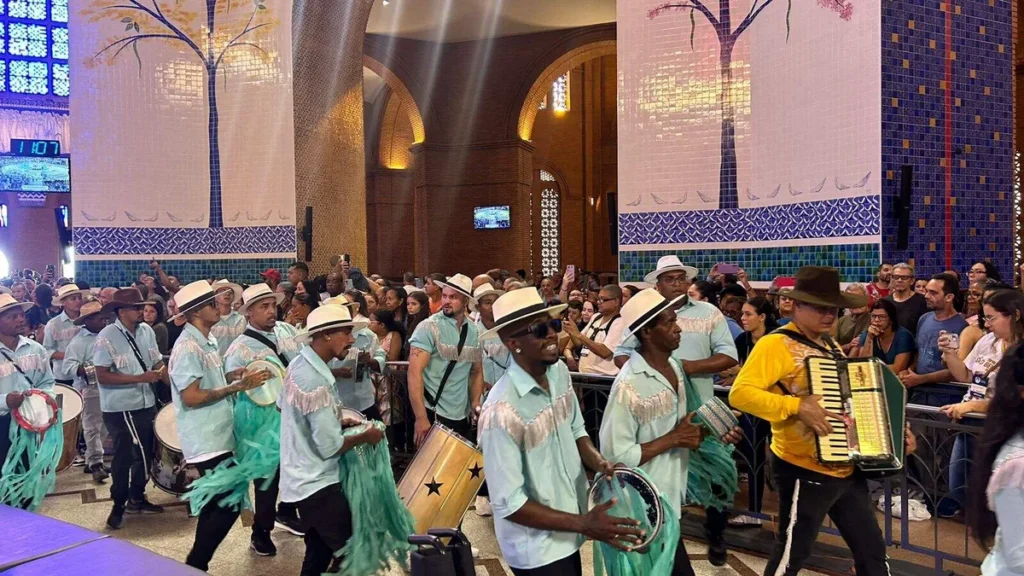 Imagem Congadeiros de Sao Benedito do artigo Santuário Nacional recebe os "congadeiros" neste sábado