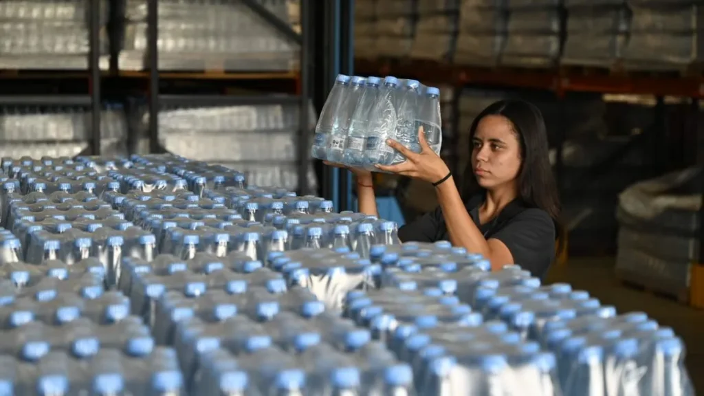 Imagem Doacao de agua para o RS do artigo Santuário Nacional estende sua obra de evangelização com ajuda ao RS