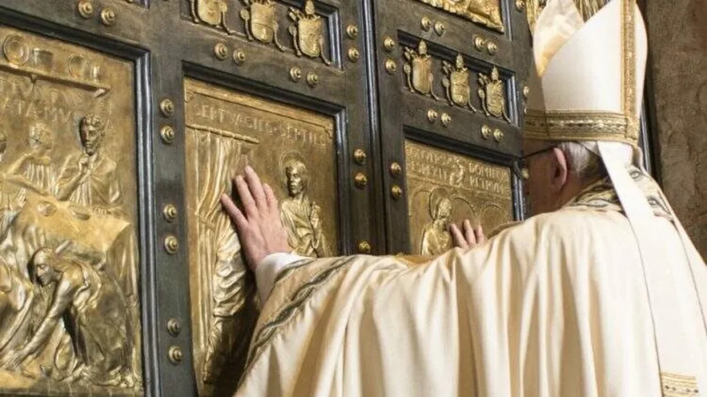 Imagem porta santa papa francisco 2015 do artigo Entenda como obter indulgência no Jubileu de 2025