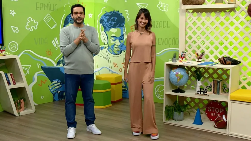 Imagem cpf leticia guilherme 25 5 1 do artigo "Conectados pela Fé" traz como tema a cultura geek