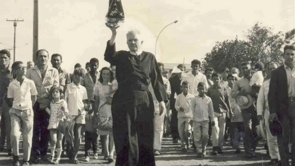 "Quem é Maria? A mulher bendita, responde a Bíblia, a cheia de graça" - Venerável Pe. Vítor Coelho de Almeida, C.Ss.R.