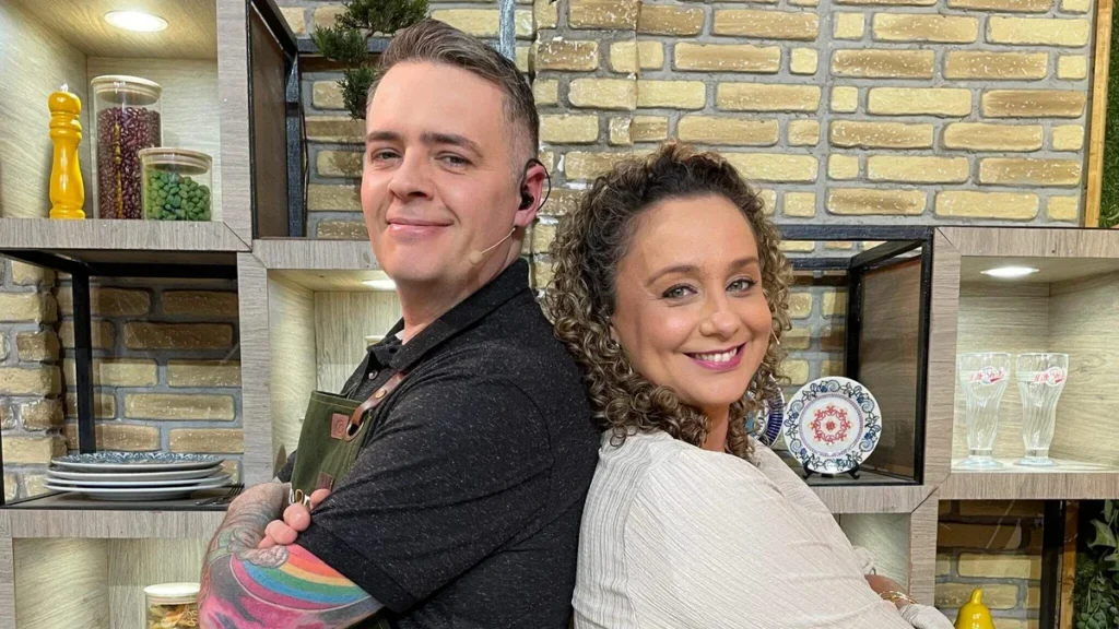 Imagem chef leonardo roncon e bianca laua do artigo Músculo com Mandioca é a receita ensinada pelo chef Leo no "Sabor de Vida"