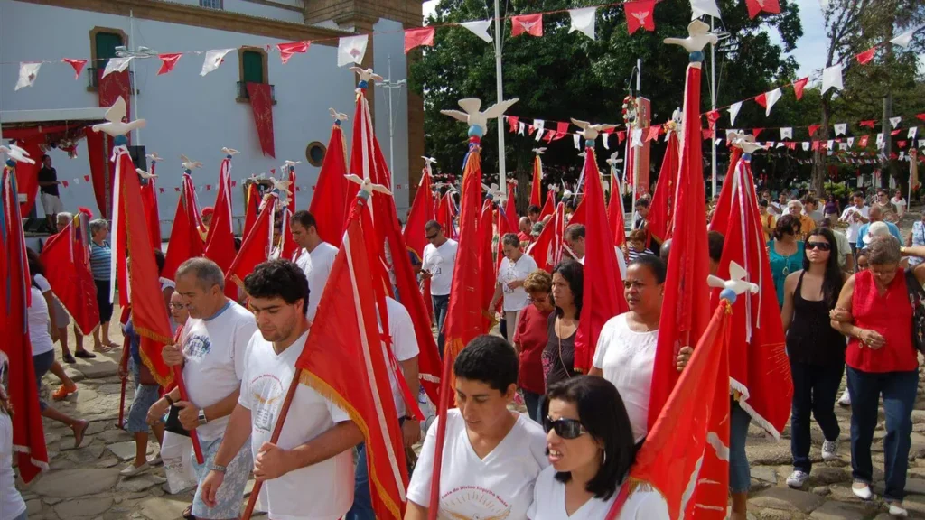 Imagem Festa do Divino procissao 03 do artigo 6 formas de celebrar a Solenidade de Pentecostes