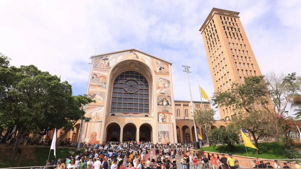 Imagem Movimento no Santuario 12 10 2023 2 do artigo Dicas para o que fazer em Aparecida neste feriado de Corpus Christi
