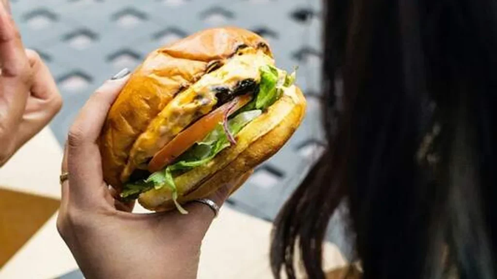 Imagem lanche hamburguer do artigo Dia mundial do hambúrguer: Confira 3 dicas saudáveis e econômicas!