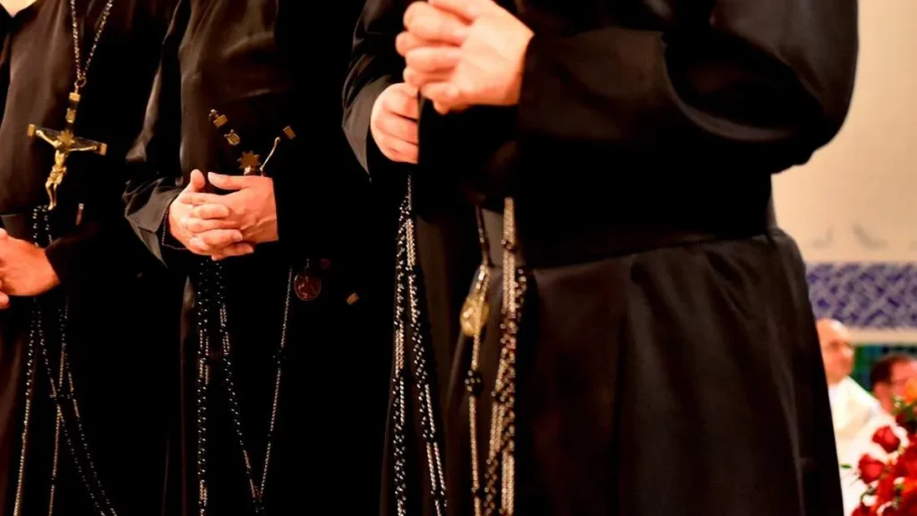 Imagem missionarios habito thiagoleon do artigo 3 símbolos da Missão Redentorista