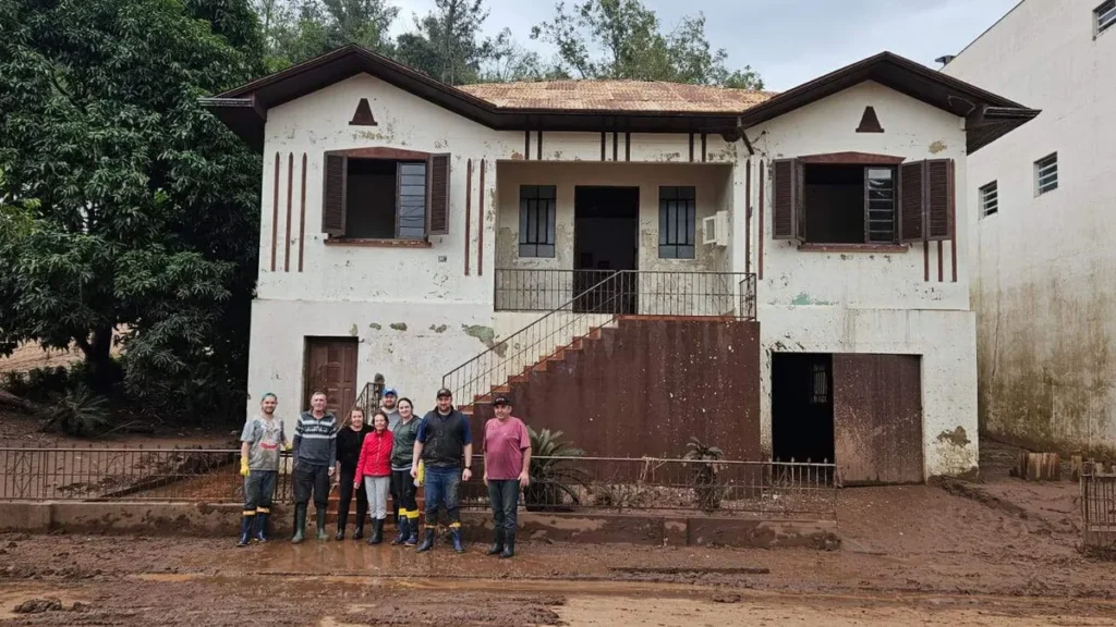 Imagem padre redentorista enchente rio grande do sul do artigo Redentoristas participam de ações solidárias no Rio Grande do Sul