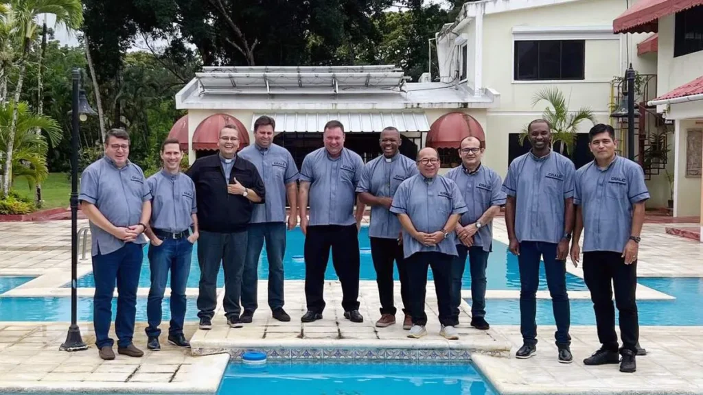 Superiores Provinciais ao lado do Superior Geral Pe. Rogério Gomes