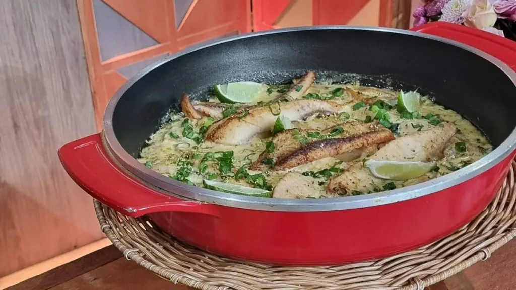 Imagem Peixe grelhado com molho cremoso de limao e ervas sabor de vida do artigo Peixe Grelhado com Molho de Limão Cremoso e Ervas – Sabor de Vida